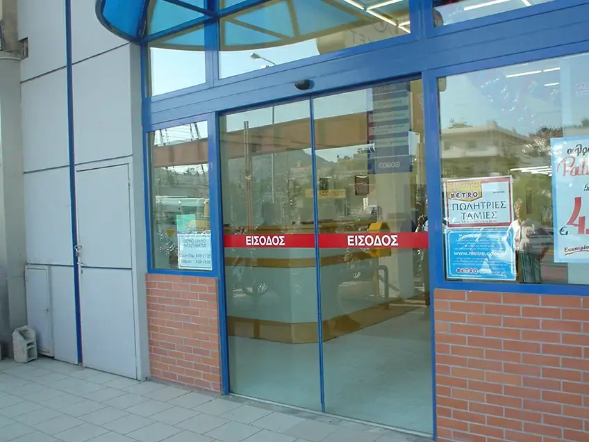 Puerta automática con sensor en Grecia